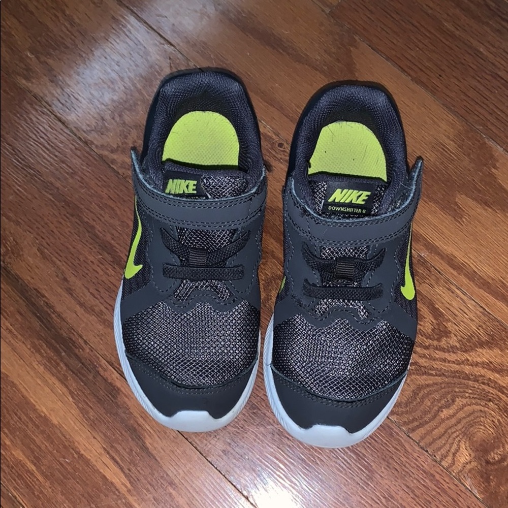 nike toddler velcro sneaker